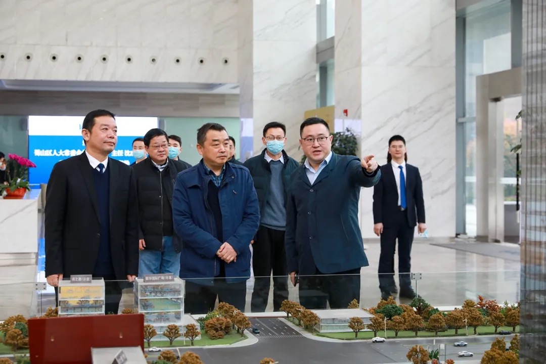 合肥市蜀山區(qū)人大常委會主任沈成富一行深入新華控股集團和華地集團調(diào)研指導(dǎo)！