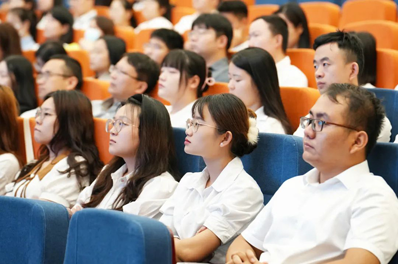 踔厲奮發，砥礪前行——新華高級中學2023-2024學年第二學期期末全體教職工大會